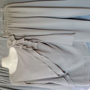 Elegant Grey Women's Two-Piece Ruffled Top and Pants Set